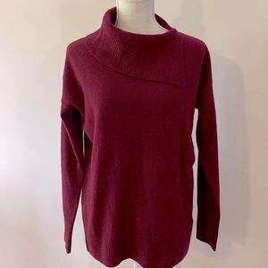 Nicole Miller women’s 💯cashmere pull over burgundy sweater side turtleneck-S